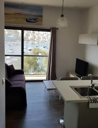 Modern,1 Bedroom Seafront Apt In St Paul\'S Bay 3