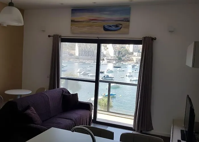 Modern,1 Bedroom Seafront Apt In St Paul\'S Bay 3