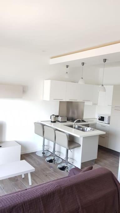 Modern,1 Bedroom Seafront In 3 Apartamento